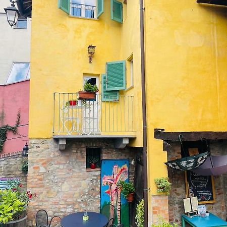 La Gialla Di Via Silvano 12 Monforte dʼAlba Eksteriør bilde