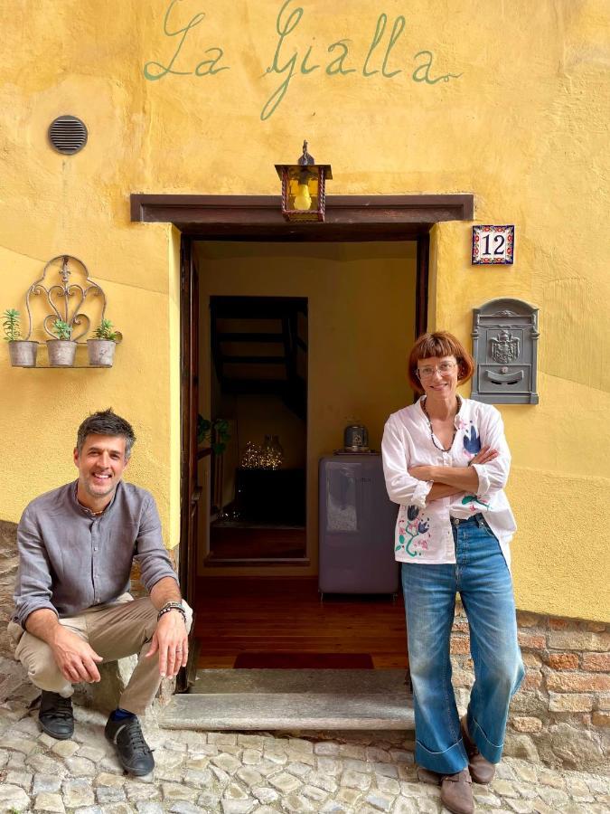 La Gialla Di Via Silvano 12 Monforte dʼAlba Eksteriør bilde